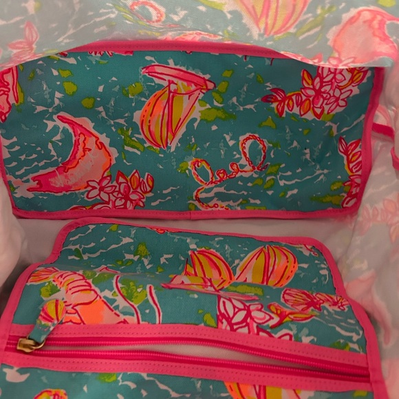 Lilly Pulitzer HTF Cape cod and The Islands Palm Beach Tote. Limited Edition. - Picture 3 of 3